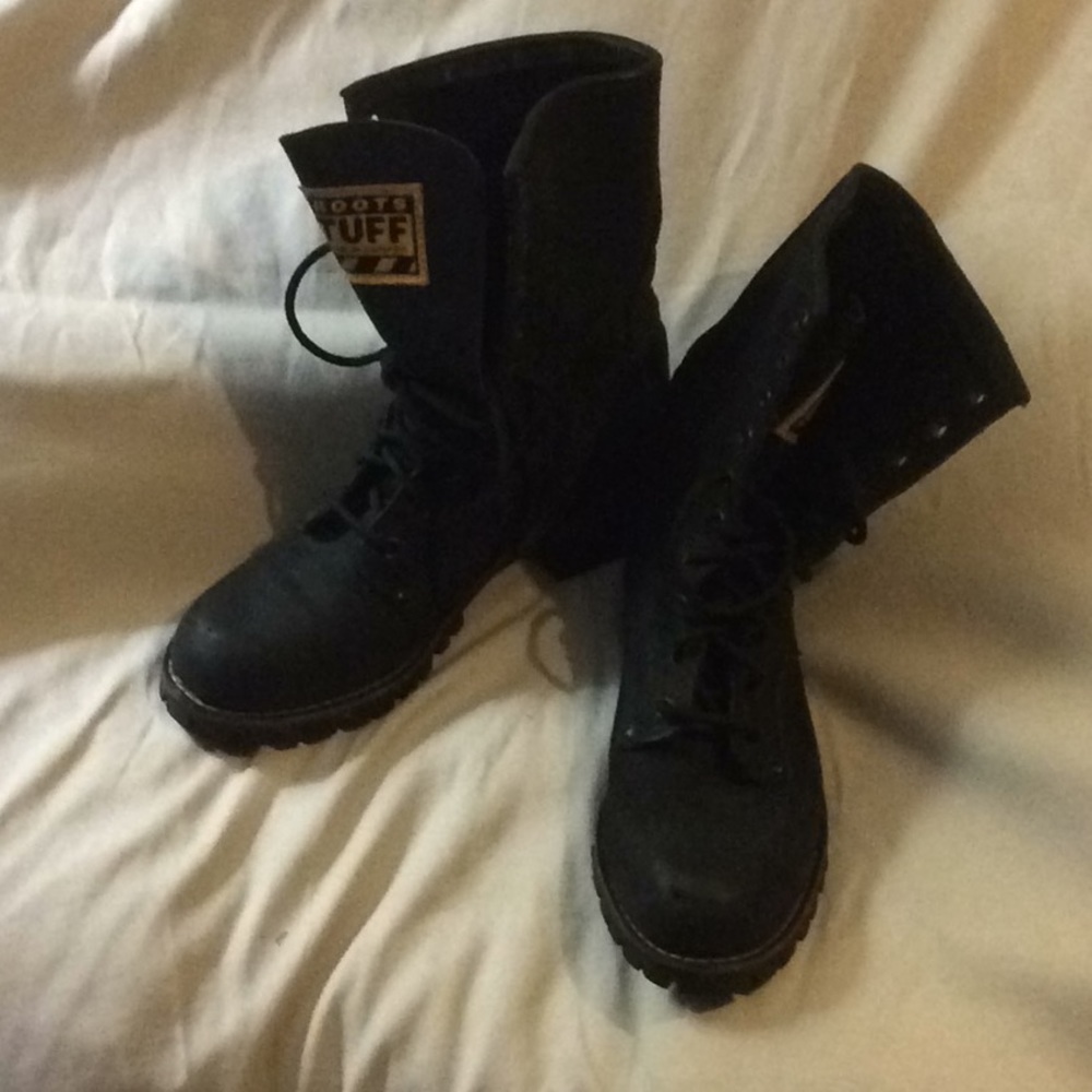 Roots Tuff leather boots. Women’s size 9.